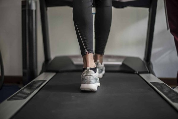 Comment choisir le bon tapis pour une chambre avec parquet ?