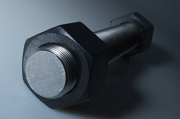 Choisir le bon écrou cage pour des fixations efficaces